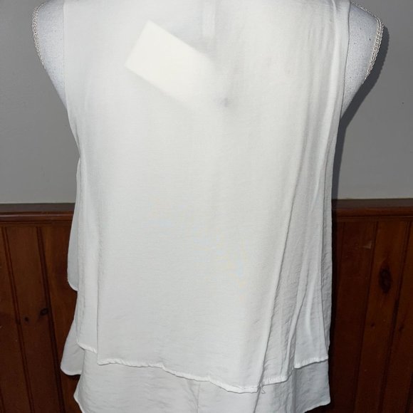 NWT Women's Stradivarius White Tank Top with Detail Size M - Picture 4 of 6
